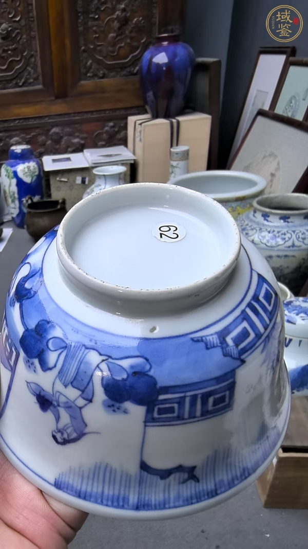 古玩陶瓷日本明治青花人物紋茶碗真品鑒賞圖