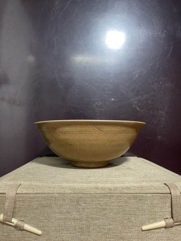 古玩轉賣宋龍泉青瓷黃釉刻花大碗拍賣，當前價格139元