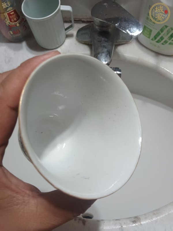 古玩陶瓷清晚期 粉彩花卉紋大號鈴鐺杯真品鑒賞圖
