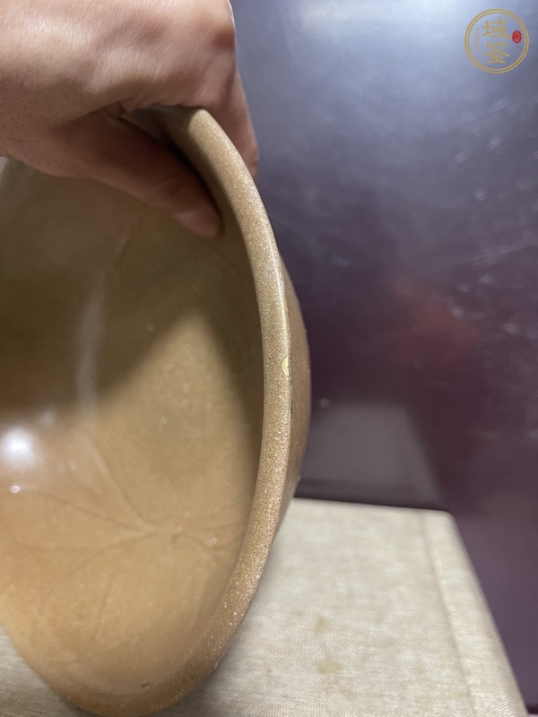 古玩陶瓷龍泉青瓷黃釉刻花大碗真品鑒賞圖