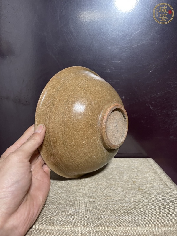 古玩陶瓷龍泉青瓷黃釉刻花大碗真品鑒賞圖