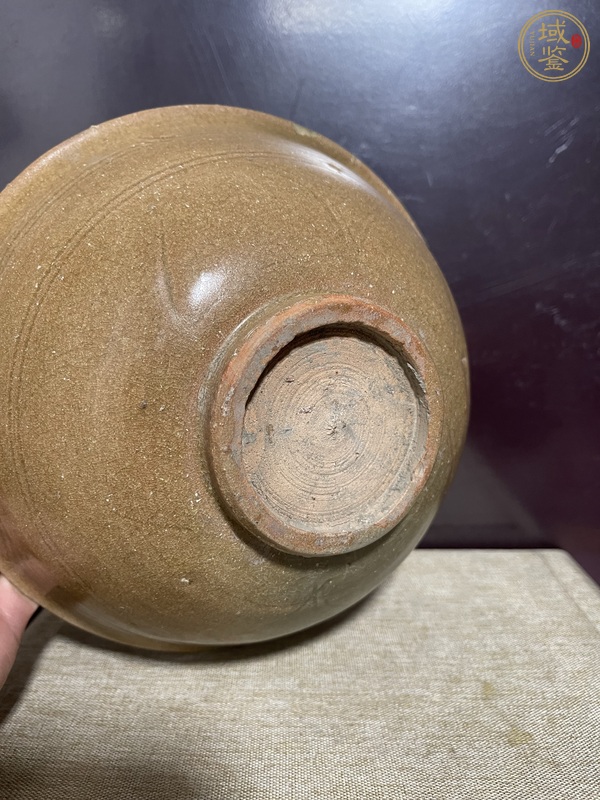 古玩陶瓷龍泉青瓷黃釉刻花大碗真品鑒賞圖