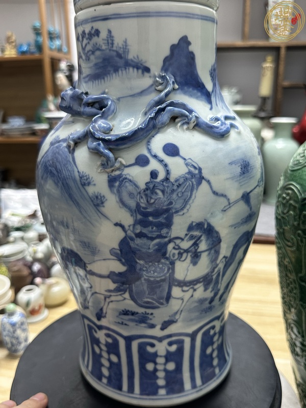 古玩陶瓷青花刀馬人物紋盤螭龍紋蓋瓶真品鑒賞圖