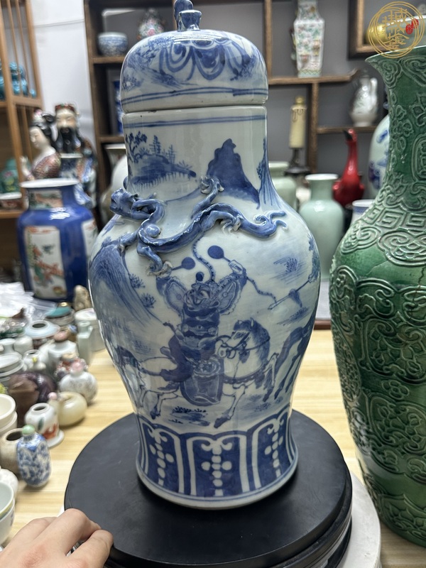 古玩陶瓷青花刀馬人物紋盤螭龍紋蓋瓶真品鑒賞圖