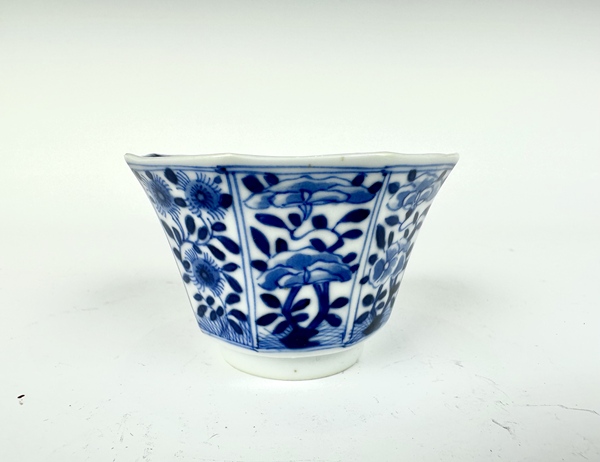 古玩嚴(yán)選清光緒·青花花卉紋八方杯拍賣，當(dāng)前價格860元