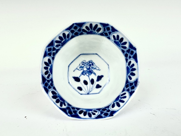 古玩陶瓷清光緒·青花花卉紋八方杯拍賣，當(dāng)前價(jià)格99元