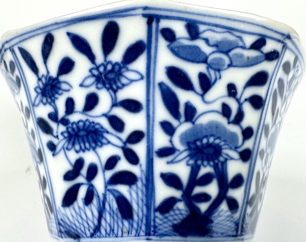 古玩陶瓷清光緒·青花花卉紋八方杯拍賣，當(dāng)前價(jià)格99元