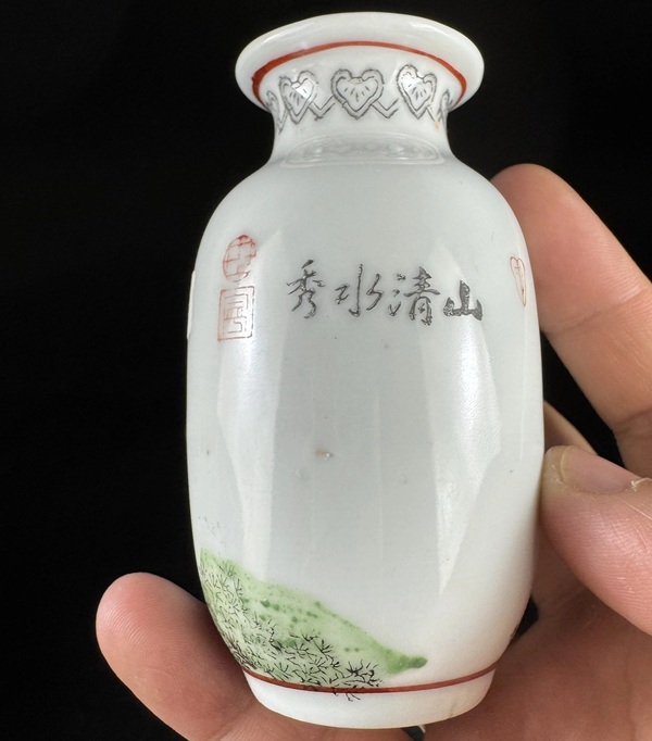 古玩陶瓷粉彩山水人物撇口瓶拍賣(mài)，當(dāng)前價(jià)格150元