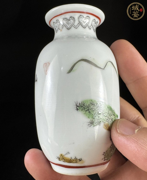 古玩陶瓷粉彩山水人物撇口瓶真品鑒賞圖