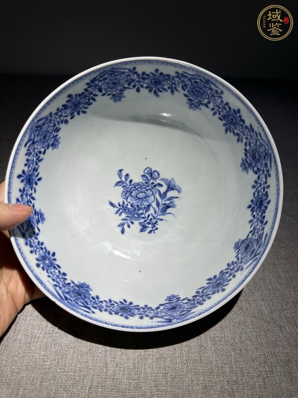 古玩陶瓷花卉紋青花碗真品鑒賞圖