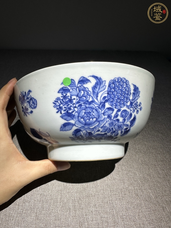 古玩陶瓷花卉紋青花碗真品鑒賞圖