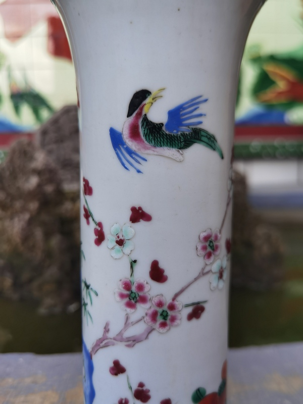 古玩陶瓷清代乾隆花鳥紋粉彩束腰花觚拍賣，當前價格5500元