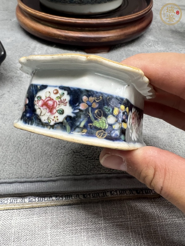 古玩陶瓷青花加彩人物紋高足盤真品鑒賞圖