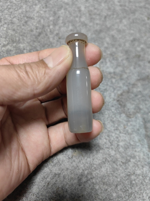 古玩玉器瑪瑙煙嘴拍賣，當(dāng)前價(jià)格666元
