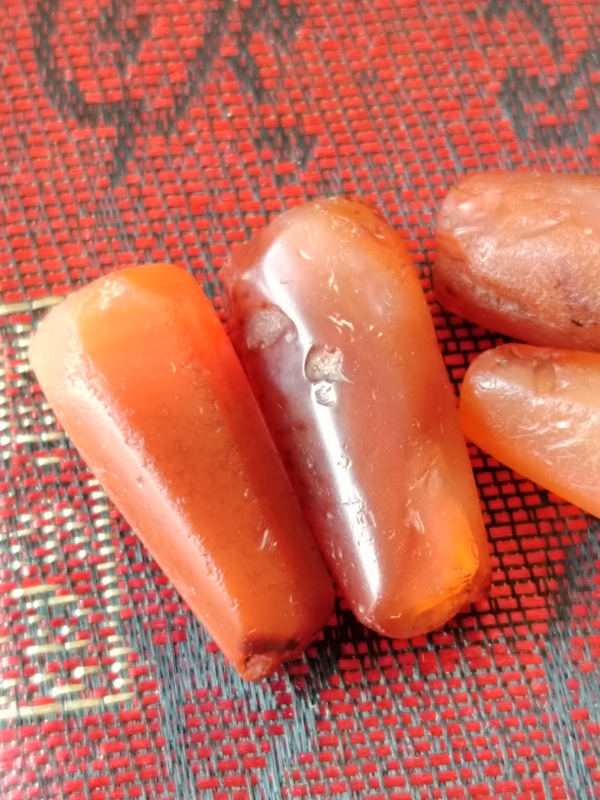 古玩玉器天然紅瑪瑙多棱珠4顆拍賣，當(dāng)前價格118元