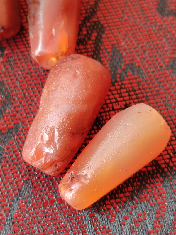 古玩玉器天然紅瑪瑙多棱珠4顆拍賣，當(dāng)前價格118元