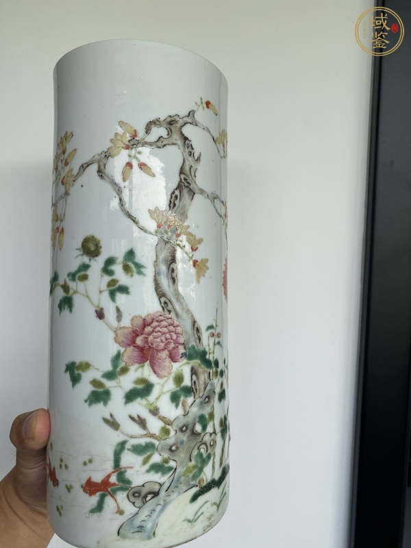 古玩陶瓷花卉紋粉彩帽筒真品鑒賞圖