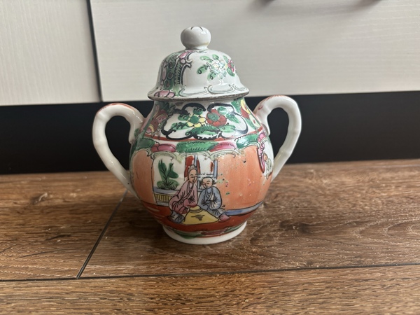 古玩陶瓷廣彩人物紋雙耳壺拍賣，當(dāng)前價(jià)格299元