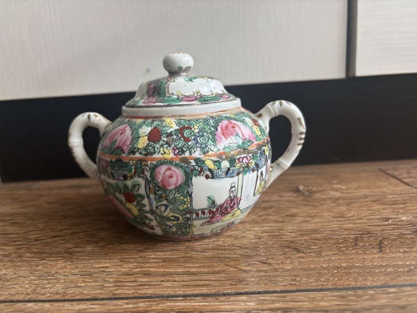 古玩轉(zhuǎn)賣(mài)廣彩人物故事紋壺拍賣(mài)，當(dāng)前價(jià)格1380元