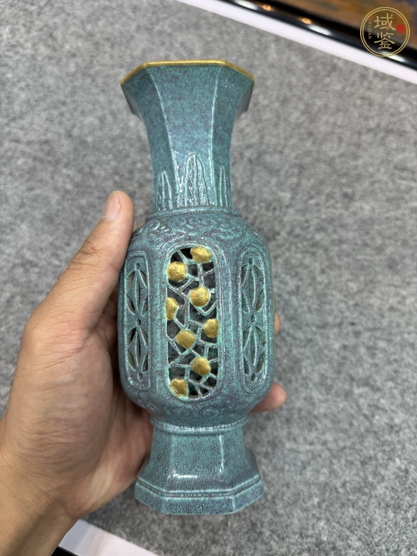 古玩民國(guó) 爐鈞釉鏤空方瓶真品鑒賞圖