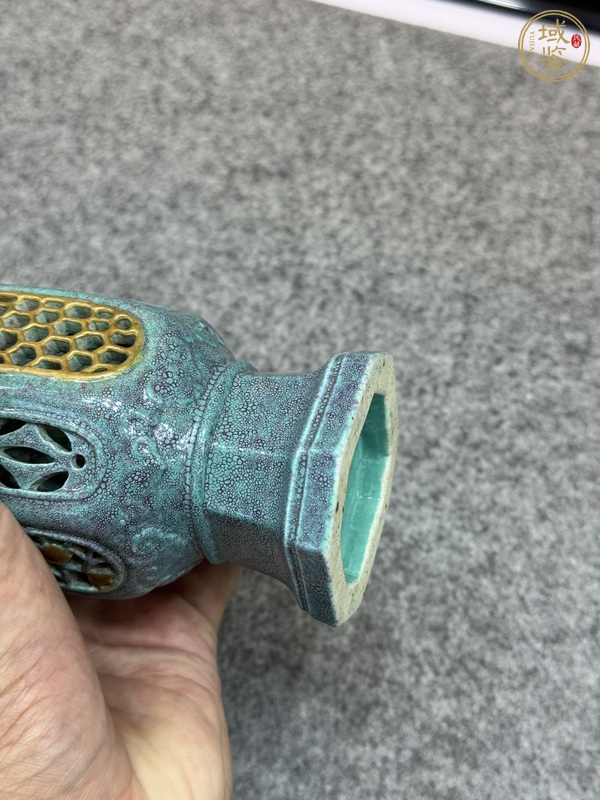 古玩陶瓷民國 爐鈞釉鏤空方瓶真品鑒賞圖