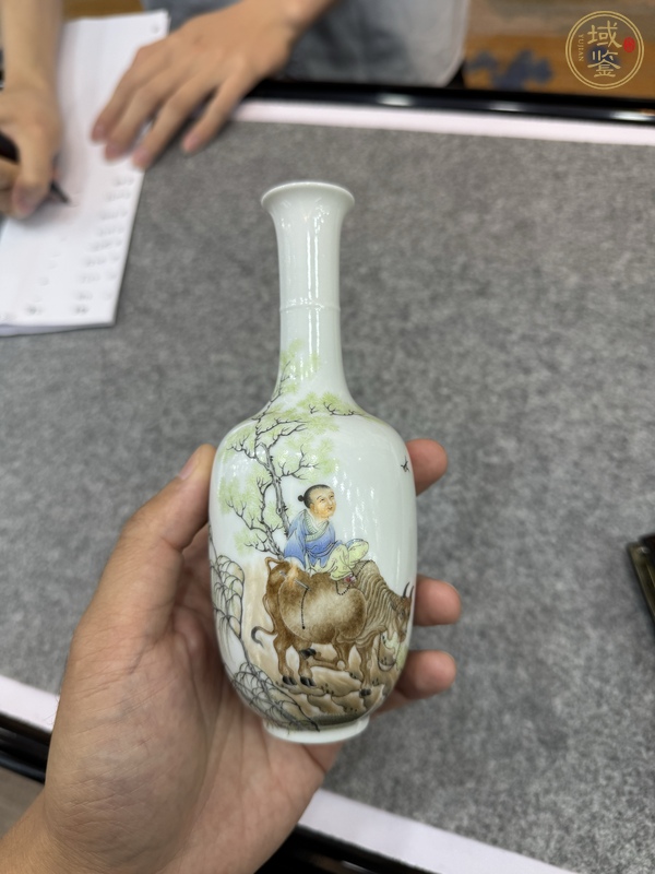 古玩粉彩人物小瓶真品鑒賞圖