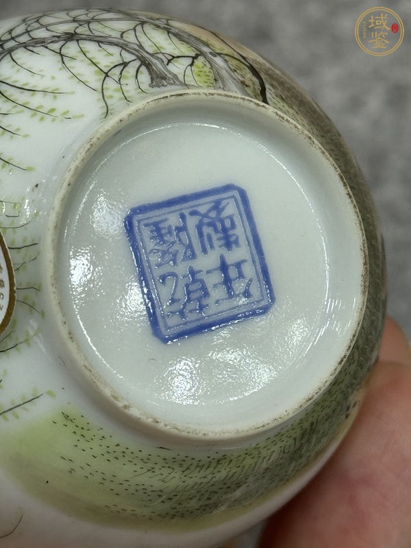 古玩陶瓷粉彩人物小瓶真品鑒賞圖