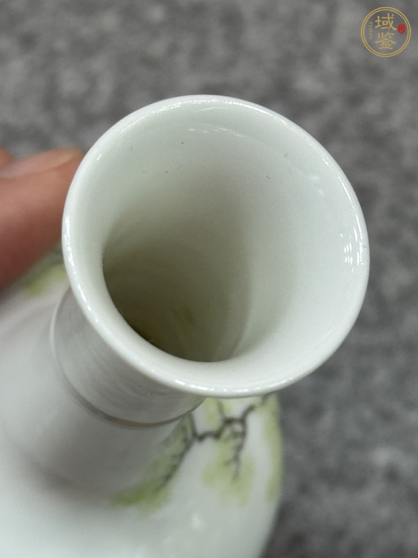 古玩陶瓷粉彩人物小瓶真品鑒賞圖