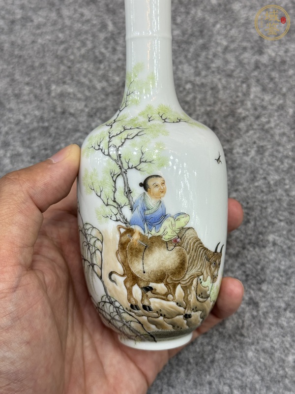 古玩陶瓷粉彩人物小瓶真品鑒賞圖