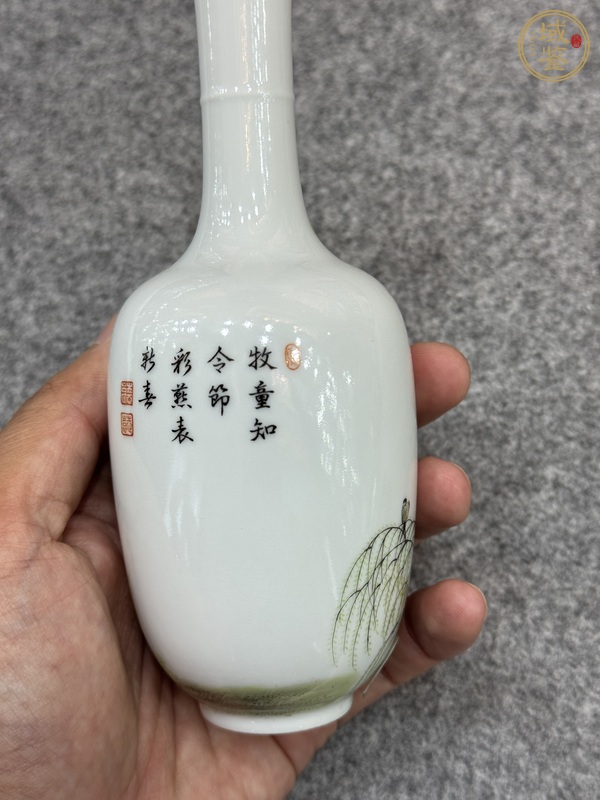 古玩陶瓷粉彩人物小瓶真品鑒賞圖