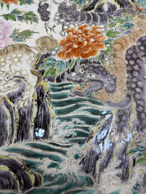 古玩陶瓷粉彩瑞獸紋盤真品鑒賞圖