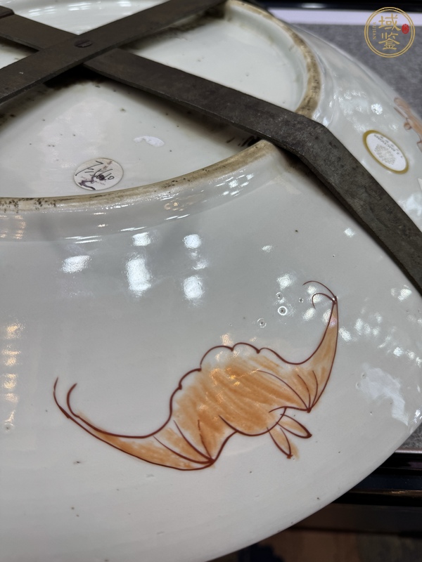 古玩陶瓷粉彩瑞獸紋盤真品鑒賞圖
