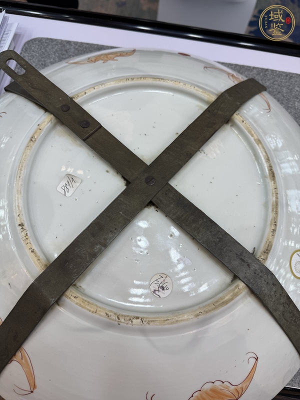 古玩陶瓷粉彩瑞獸紋盤真品鑒賞圖
