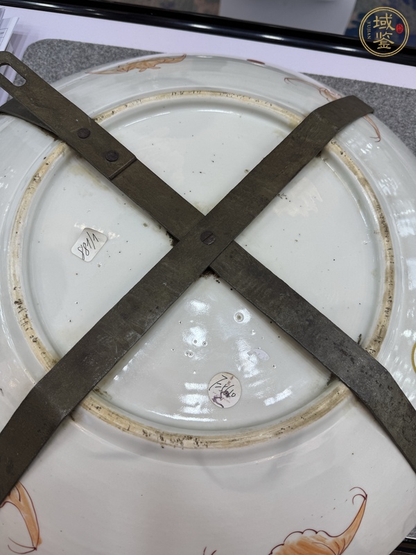古玩陶瓷粉彩瑞獸紋盤真品鑒賞圖