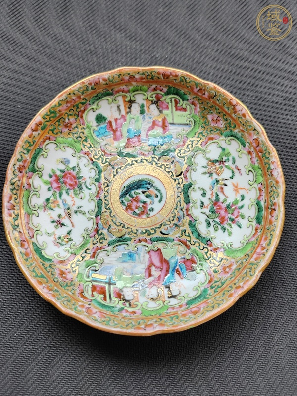 古玩清晚·廣彩開窗人物花鳥紋盤真品鑒賞圖