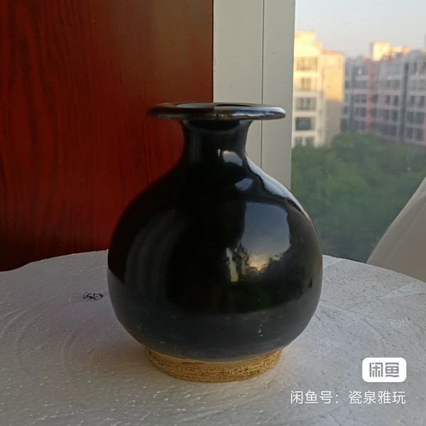 古玩轉(zhuǎn)賣黑釉撇口瓶拍賣，當(dāng)前價(jià)格298元