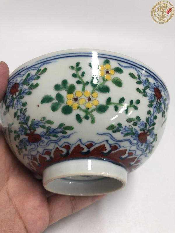 古玩陶瓷清晚期時期斗彩花卉紋碗真品鑒賞圖