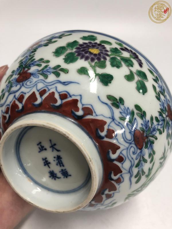 古玩陶瓷清晚期時期斗彩花卉紋碗真品鑒賞圖