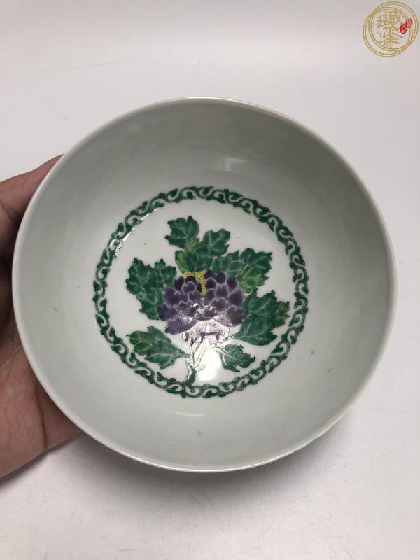 古玩陶瓷清晚期時期斗彩花卉紋碗真品鑒賞圖