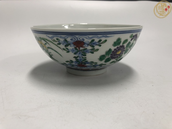 古玩陶瓷清晚期時期斗彩花卉紋碗真品鑒賞圖