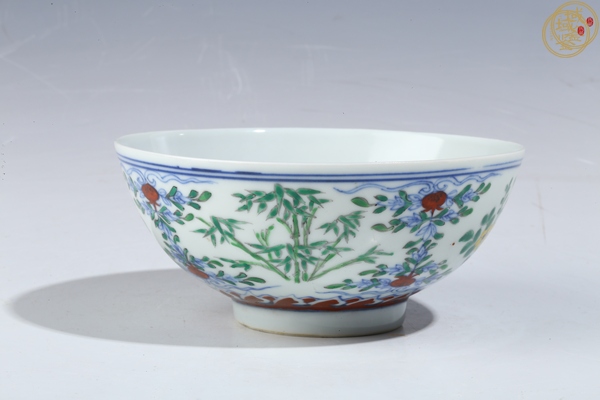 古玩陶瓷清晚期時期斗彩花卉紋碗真品鑒賞圖