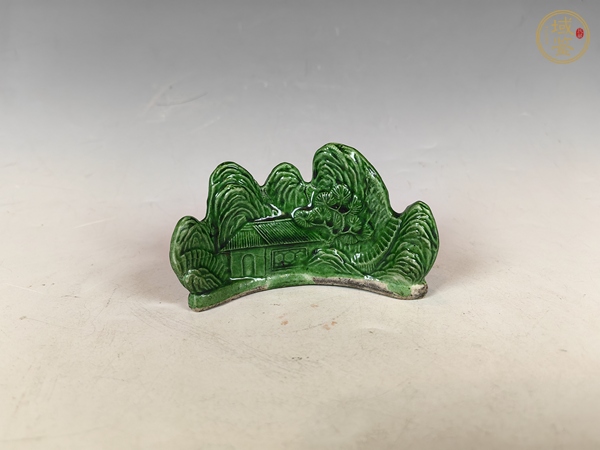 古玩陶瓷晚清名國翠綠釉浮雕風景山水紋筆架山真品鑒賞圖