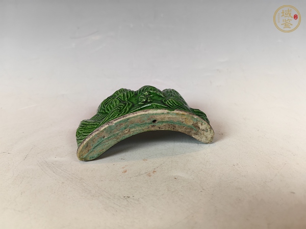 古玩陶瓷晚清名國翠綠釉浮雕風景山水紋筆架山真品鑒賞圖