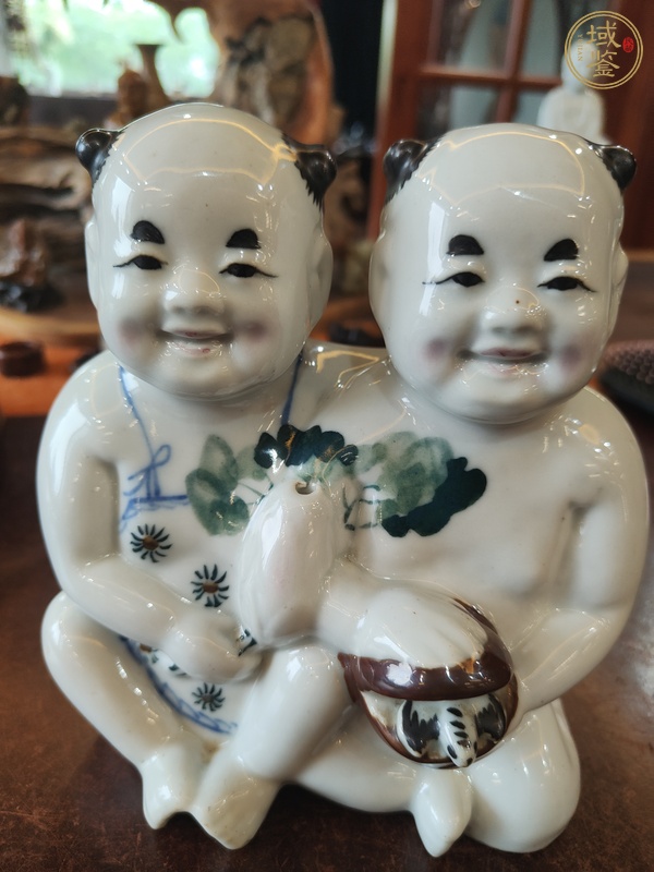 古玩陶瓷釉里三彩合和二仙瓷塑像真品鑒賞圖
