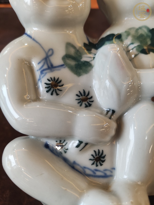 古玩陶瓷釉里三彩合和二仙瓷塑像真品鑒賞圖