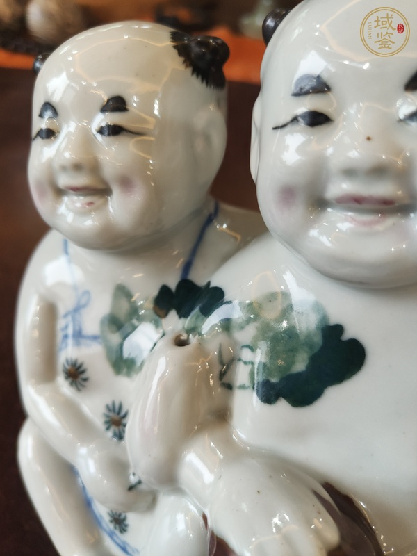 古玩陶瓷釉里三彩合和二仙瓷塑像真品鑒賞圖