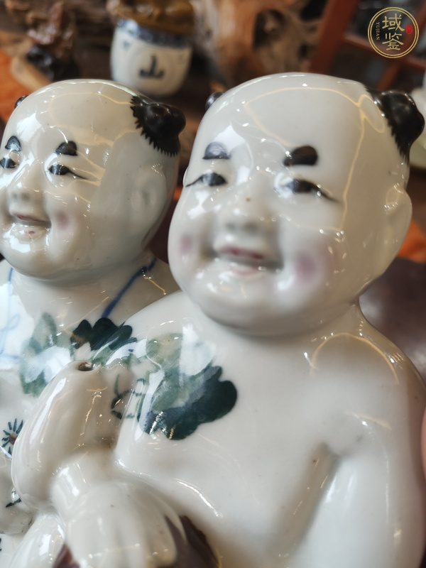 古玩陶瓷釉里三彩合和二仙瓷塑像真品鑒賞圖
