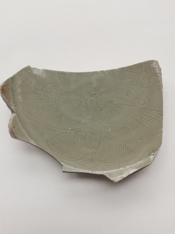 古玩陶瓷越窯青瓷刻蝴蝶紋標(biāo)本拍賣，當(dāng)前價格1099元