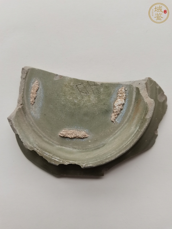 古玩陶瓷越窯青瓷刻蝴蝶紋標本真品鑒賞圖