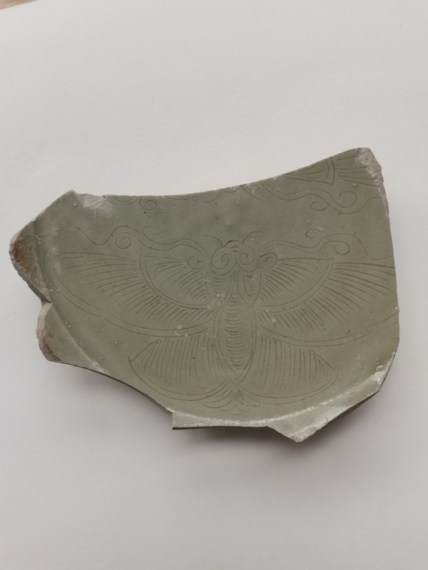 古玩陶瓷越窯青瓷刻蝴蝶紋標(biāo)本拍賣，當(dāng)前價格1099元